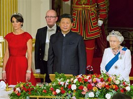 Vévodkyn z Cambridge Kate, ínský prezident Si in-pching a britská královna...