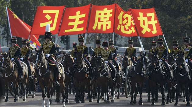 Čínskému prezidentovi Si Ťin-pchingovi přichystal Londýn velkolepé přivítání. (20. října 2015)