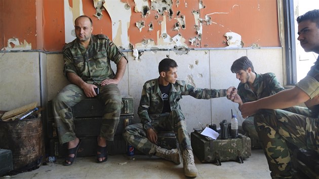 Jednotky syrskho prezidenta Bara Asada v damask tvrti Dobar (14. jna 2015)