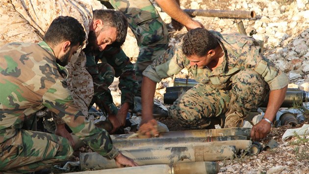 Jednotky syrskho prezidenta Bara Asada v provincii Latakja (10. jna 2015)