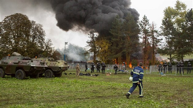 Por v slovinskm uprchlickm tboe u msta Breica (21. jna 2015)