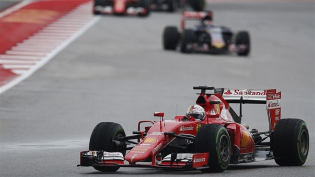 Sebastian Vettel z Ferrari na trati Velk ceny USA.