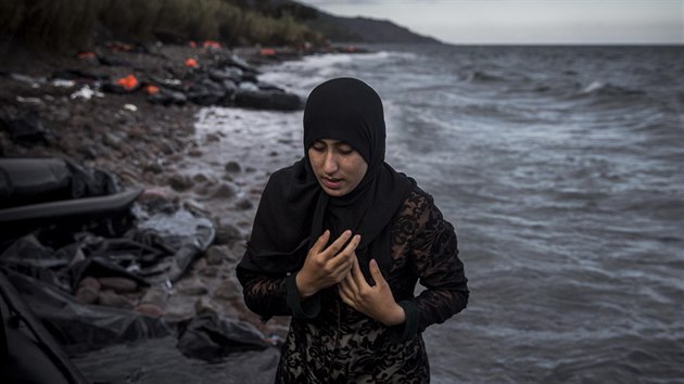 Uprchlíci po vylodění na řeckém ostrově Lesbos (26. října 2015)