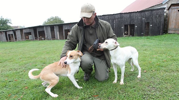 Celý Lukov teď chodí s bílými psy, protože už si je hodně místních lidí rozebralo, říká Zdeněk Veleba.