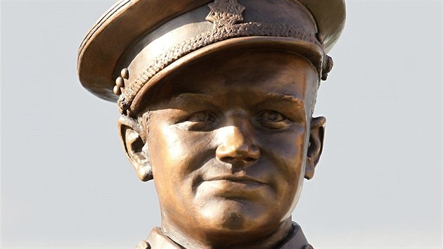 Jan Kubi� m� v rodn�ch Doln�ch Vil�movic�ch pam�tn�k.