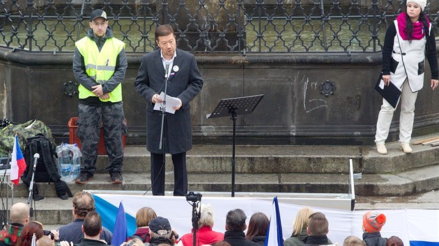Libereckou demonstraci proti islmu oslovil poslanec Tomio Okamura (28. jna 2015).