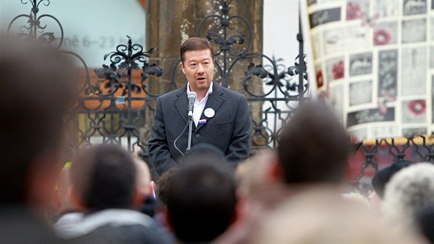 Libereckou demonstraci proti islámu oslovil poslanec Tomio Okamura (28. října 2015).