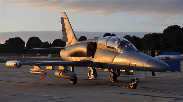 Letoun L-159 eskch vzdunch sil na cvien Trident Juncture ve panlsku