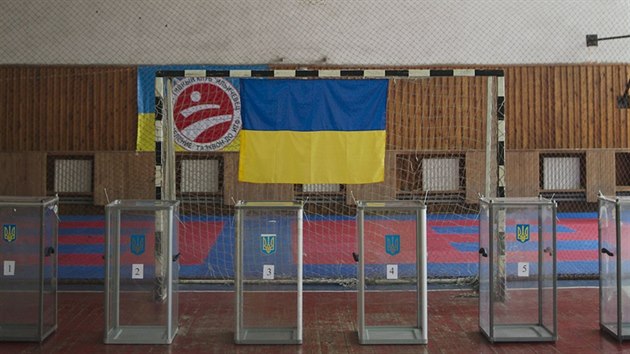 Volebn urny v Mariupolu zstaly przdn (25. jna 2015).