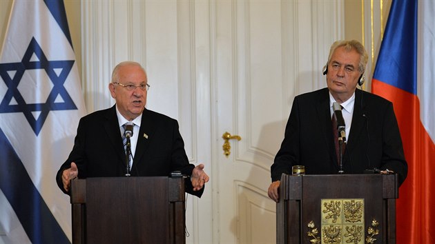 Prezidenti Izraele a esk republiky Reuven Rivlin a Milo Zeman na Praskm hrad (21. jna 2015)
