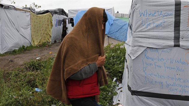 Obyvatel stanovho msteka v Calais se pipravuj na pchod zimy (jen 2015)