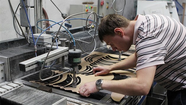 V�roba ly�� ve Sportenu Nov� M�sto na Morav�.