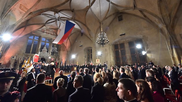 Prezident Milo� Zeman p�i p��le�itosti v�ro�� vzniku samostatn�ho �eskoslovensk�ho st�tu ud�loval 28. ��jna na Pra�sk�m hrad� st�tn� vyznamen�n�. Na sn�mku je Vladislavsk� s�l Pra�sk�ho hradu (28. ��jna 2015).