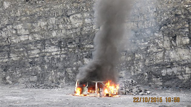 Hasii museli zasahovat ve tvrtek 22. jna dopoledne v Hradci nad Moravic u poru dodvky uren k peprav pyrotechniky.