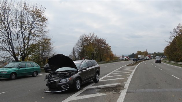 Pi vn nehod u Mohelnice na umpersku nedal senior ve fiatu pednost volvu jedoucmu po hlavn silnici. Vsledkem byla nehoda, po kter skonili tyi lid v nemocnici vetn ptiletho dtte.