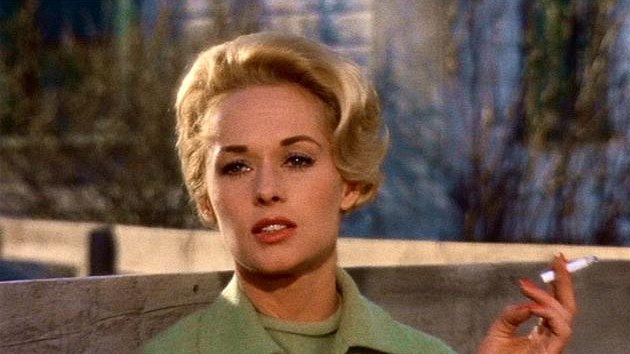 Tippi Hedrenová ve filmu Ptáci (1963)