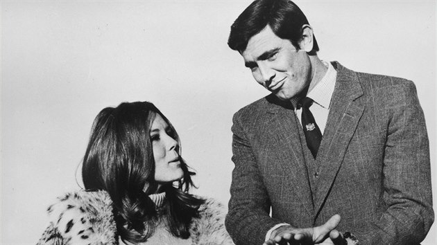 Diana Riggov a George Lazenby bhem naten bondovky V tajn slub Jejho velienstva ve vcarsku (10. ledna 1969)