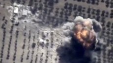 Ruské nálety v Sýrii. Snímek byl poízen z videa zveejnného ruským...