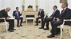 Syrský prezident Bašár Asad (vlevo) na návštěvě u ruského prezidenta Vladimira...