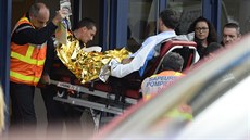 Pi nehod autobusu u francouzské obce Puisseguin zahynulo nejmén 42 lidí (23....