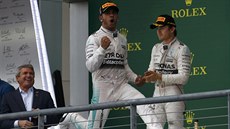 Lewis Hamilton zaal oslavu mistrovského titulu radostným poskakováním.
