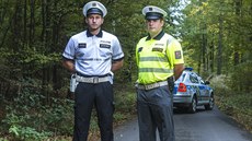 Policisté zapózovali pro MF DNES v nových uniformách u Mníku pod Brdy.