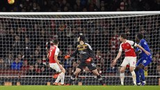 Zadáci Arsenalu v tomto moment� nepohlídali hlavi�kujícího Romela Lukakua a...