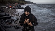 Uprchlíci po vylodní na eckém ostrov Lesbos (26. íjna 2015)