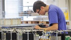 Loni jela firma na plný výkon. Vyrobila rekordní zhruba ti stovky trolejbus....