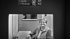 Zdenka Molnárová pracuje jako toaletáka ve vestibulu praského metra Letany.
