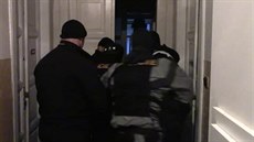 Kriminalisté dopadli mue, který pepadl banku v Praze