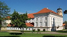 Za 10 K� si prohl�dnete v�echny st�l� expozice Muzea Podblanicka na z�mku ve...