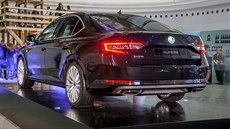 �koda Superb Black Crystal