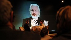 Diskuse pomocí videokonference s Julianem Assangem v rámci mezinárodního...