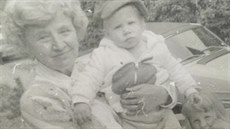 Robert Paulat se svou babikou