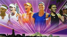 Hvězdy tenisového Turnaje mistryň symbolicky září nad Singapurem. Zcela vlevo...
