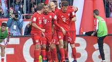 Fotbalisté Bayernu Mnichov slaví gól.