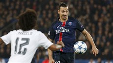 ZLATAN V AKCI. Ibrahimovic ve slubách Paíe vymýlí útonou akci proti Realu...