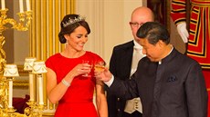 Vévodkyně Kate a čínský prezident Si Ťin-pching na slavnostním banketu (Londýn,...