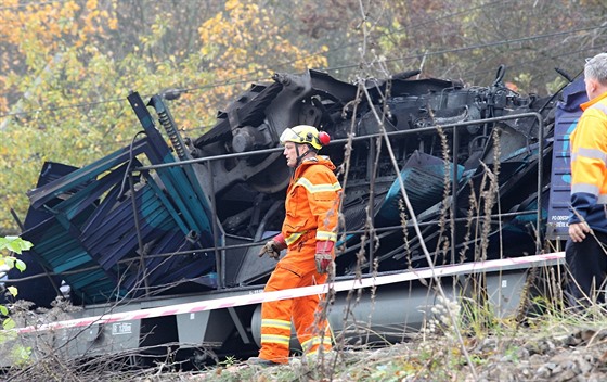 Nehoda nákladních vlaků mezi mezi Velvěty a Úpořinami.