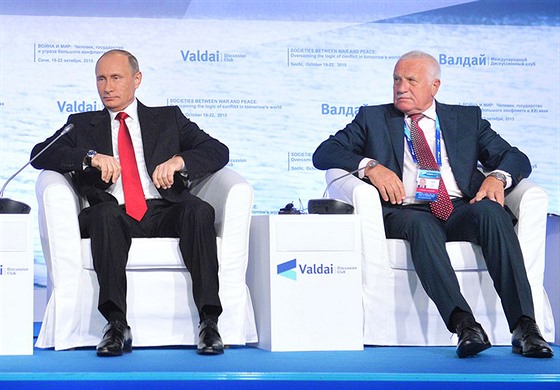 Ruský prezident  Vladimir Putin a bývalý eský prezident Václav Klaus bhem...