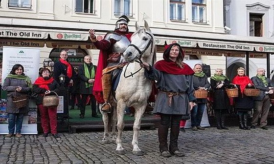 Svatý Martin přijede do Českého Krumlova na bílém koni