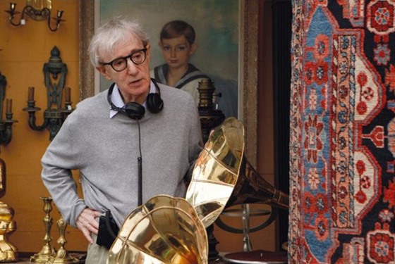 Woody Allen pi natáení filmu Plnoc v Paíi