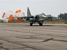 Ruský letoun Su-25 na základn Hmímím v Sýrii (22. íjna 2015)
