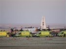 Sanitky pevezly tla pasaér zíceného letadla na vojenské letit Kabrit