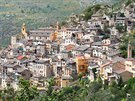 Kamenná vesnice Saorge je snadno dosaitelná z trati Cuneo  Ventimiglia.