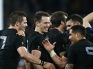Novozélandtí ragbisté se radují poté, co vyhráli finále mistrovství svta....