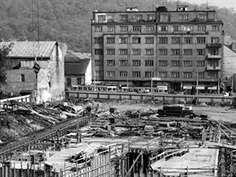 Tra B se projektovala od roku 1970 a se stavbou prvního úseku se zaalo v roce...