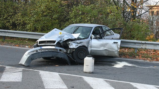 Tragick dopravn nehoda na nadjezdu ve Vsetn, pi n zemel idi osobnho auta po srce s nkladnm vozem.