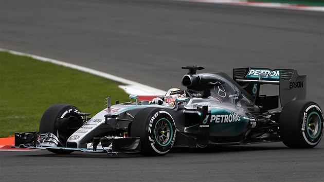 Lewis Hamilton bhem kvalifikace na VC Mexika